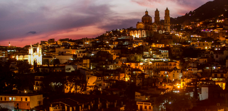 Una preciosa vista nocturna de Taxco. Foto: City Dunhill